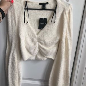 NWT - Fuzzy cropped sweater